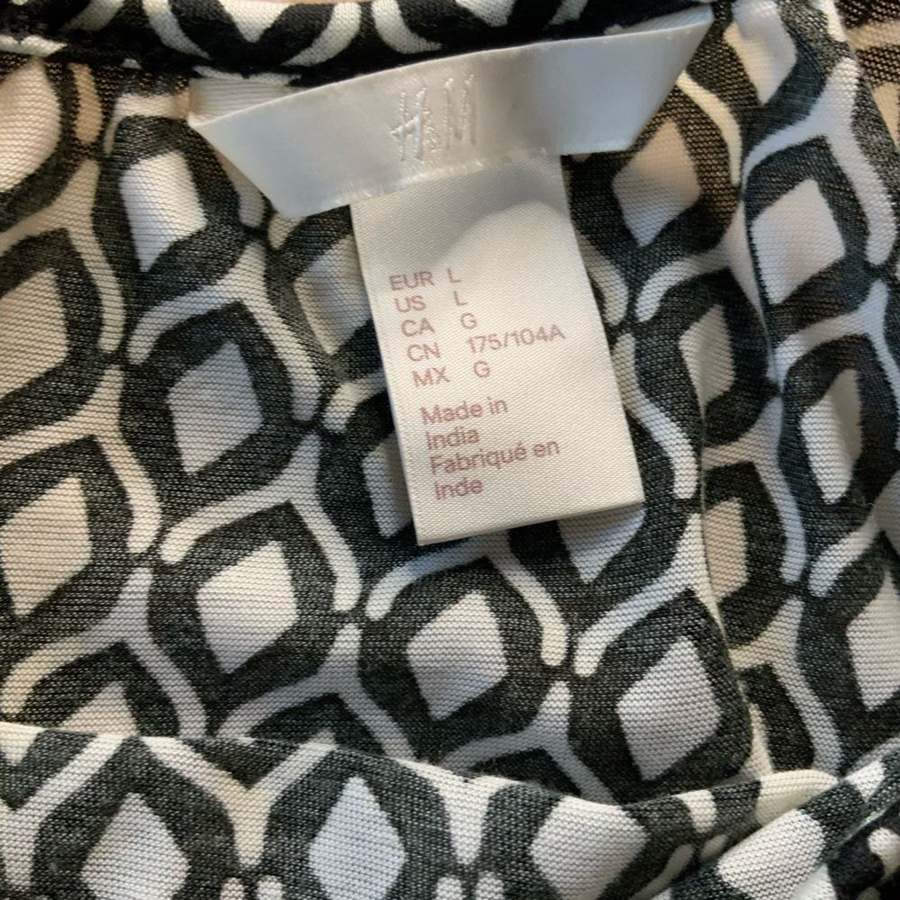 H&M Geometric Black and White Tank Top Size L - Picture 3 of 6